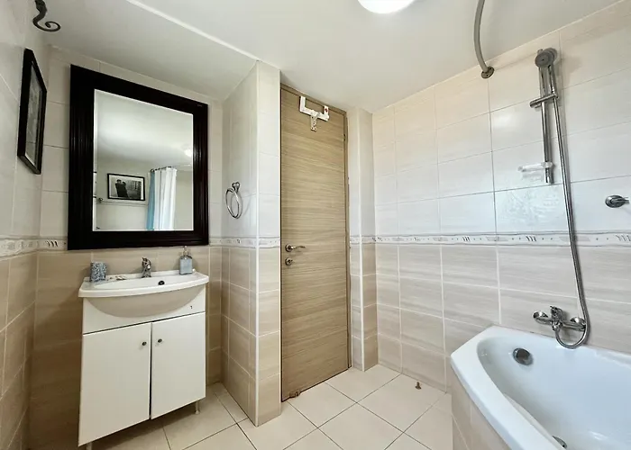 Thalassa * Paralimni